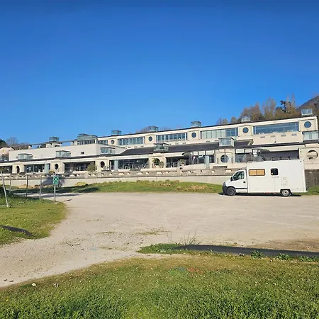 2 Etoiles Proche Thermes Avec Parking Apartment