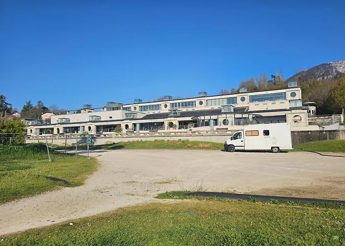 2 Etoiles Proche Thermes Avec Parking Apartment